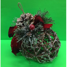 Decorazione Palla in Legno con pigne bacche Rosse 14 cm